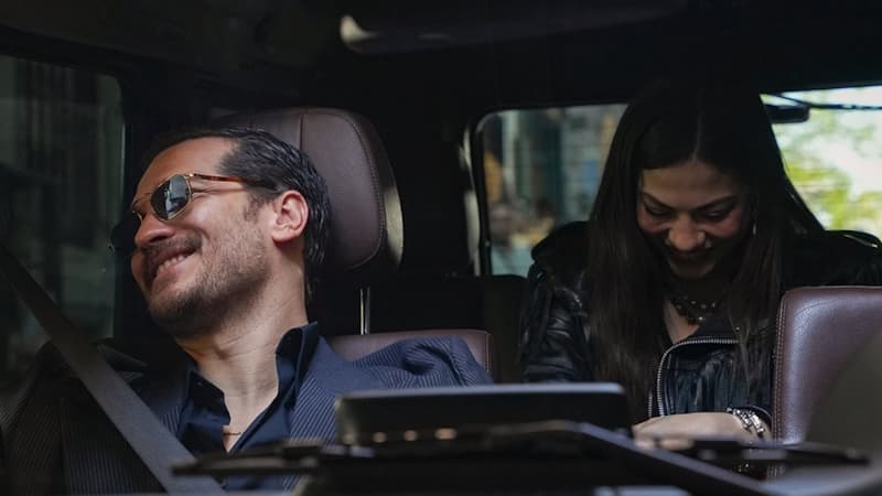 Демет Оздемир и Чагатай Улусой за кадром сериала СЭ