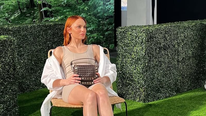 Нильпери Шахинкайя вне объектива: закулисье съёмки для ELLE