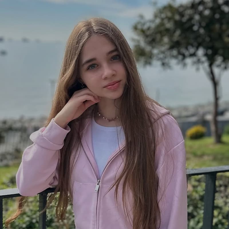 Ниса София Аксонгур